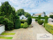 Einfahrt mit Stellplatz und Garten Charmantes Einfamilienhaus in Bergisch Gladbach /Katterbach