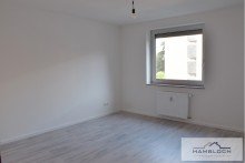 Schlafzimmer Sanierte 2-Zimmer Wohnung in idyllischer und ruhiger Lage!  Inklusive Tiefgaragenstellstellplatz!