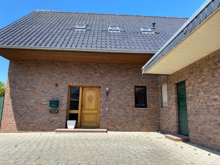 Frontansicht Einfamilienhaus Bedburg