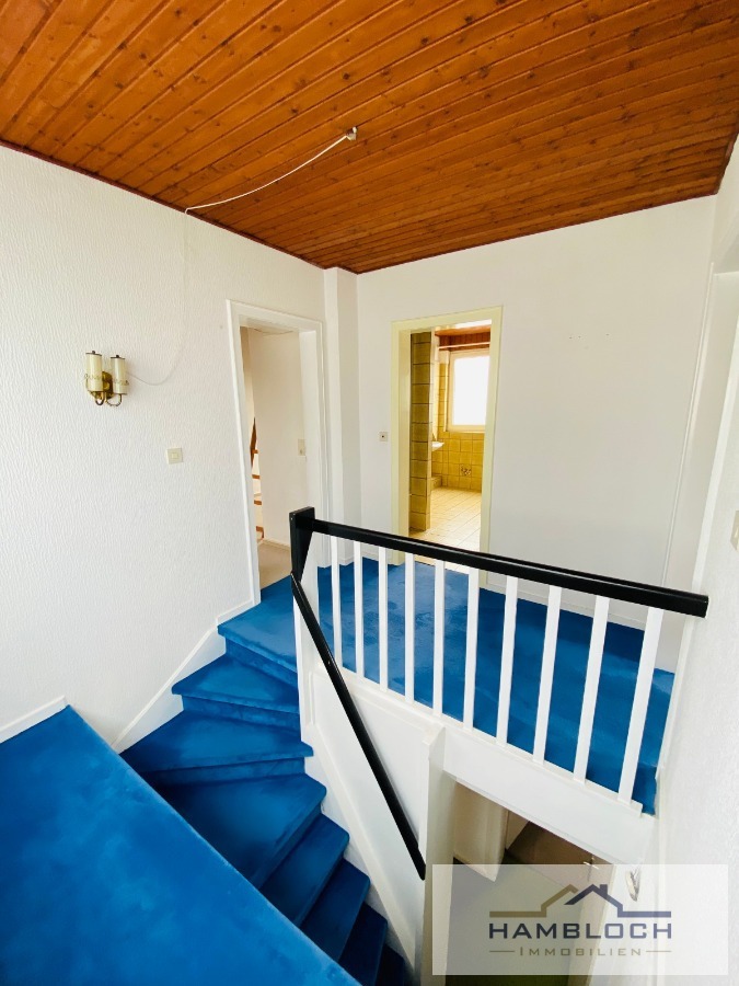 Treppe zum Dachgeschoss Doppelhaush�lfte Bergisch Gladbach