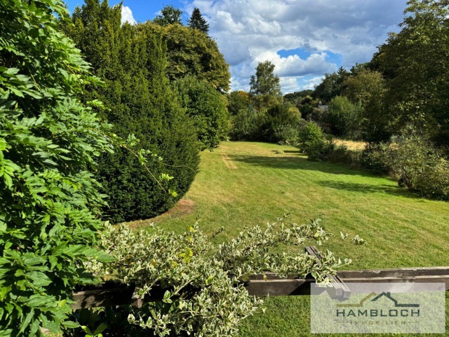 Blick von vorne, seitlich des Grundst�cks Wohngrundst�ck Bergisch Gladbach