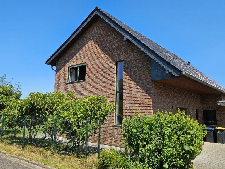 Stra�enansicht Bedburg - Kirchherten Einfamilienhaus Modernes Einfamilienhaus in Bedburg-Kirchherten zu verkaufen.