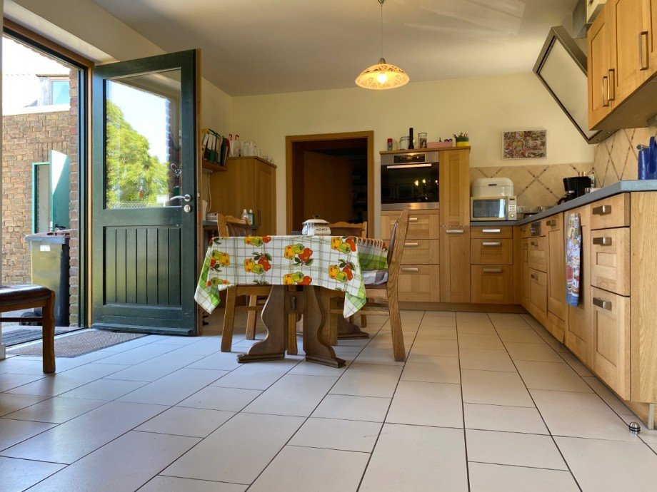 K�chenbereich mit Ausgang zum Garten Einfamilienhaus Bedburg