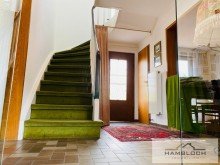 Flur und Treppe Charmantes Einfamilienhaus in Bergisch Gladbach /Katterbach
