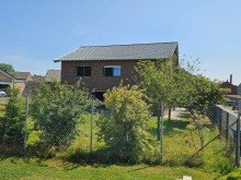 Aussicht vom Feld auf das Haus Modernes Einfamilienhaus in Bedburg-Kirchherten zu verkaufen.